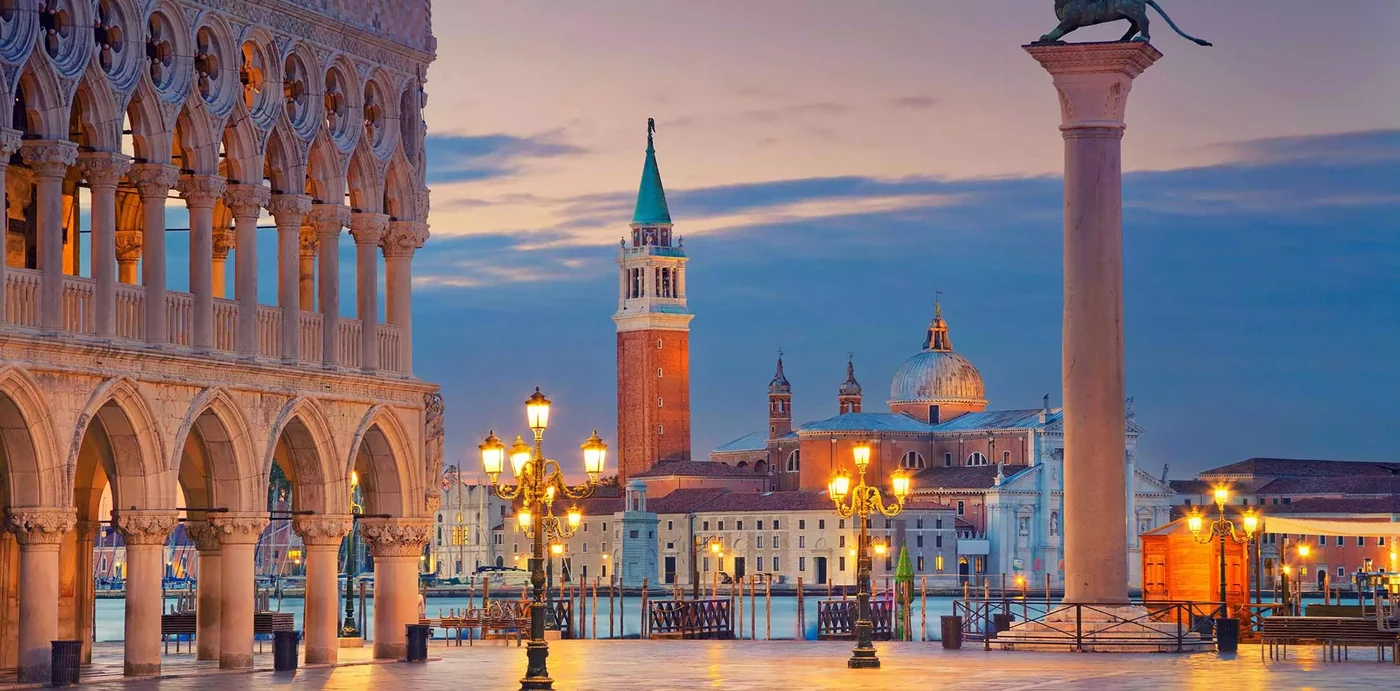Piazza San Marco al tramonto con San Giorgio Maggiore sullo sfondo